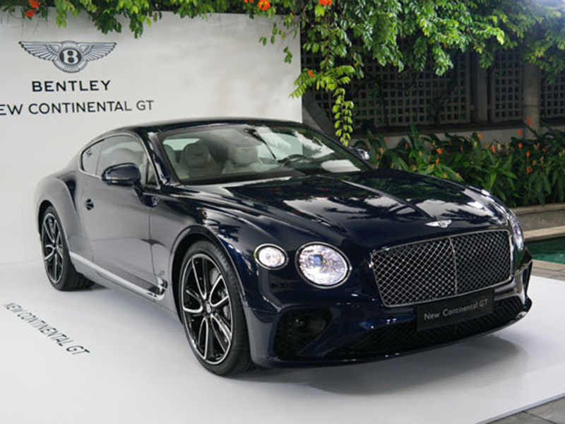 تحويل سيارة بنتلي إلى دبابة... شاهد أداءها الخيالي على الطرقات الوعرة